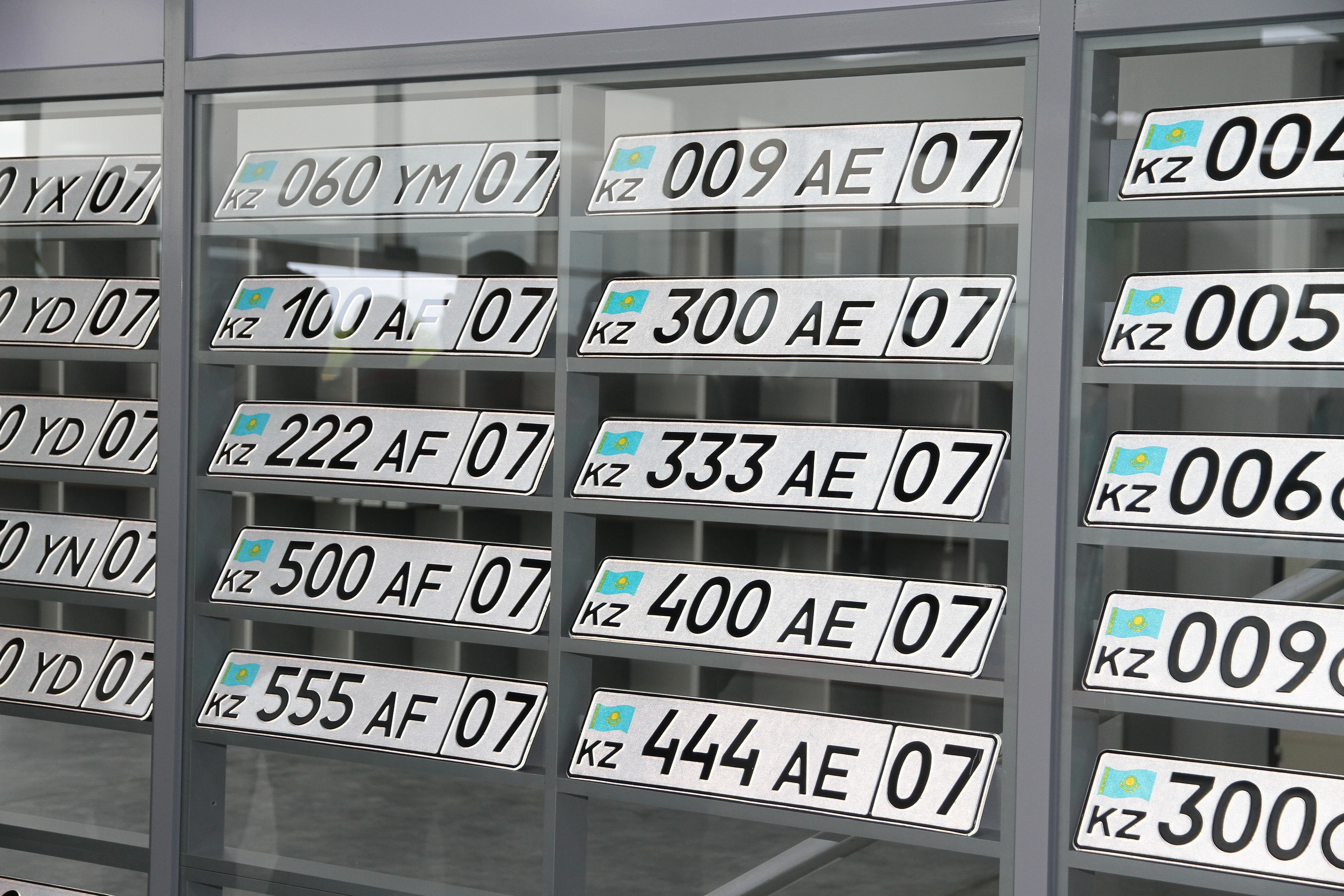 Любой номер на авто за деньги: в Казахстане вводят новую услугу